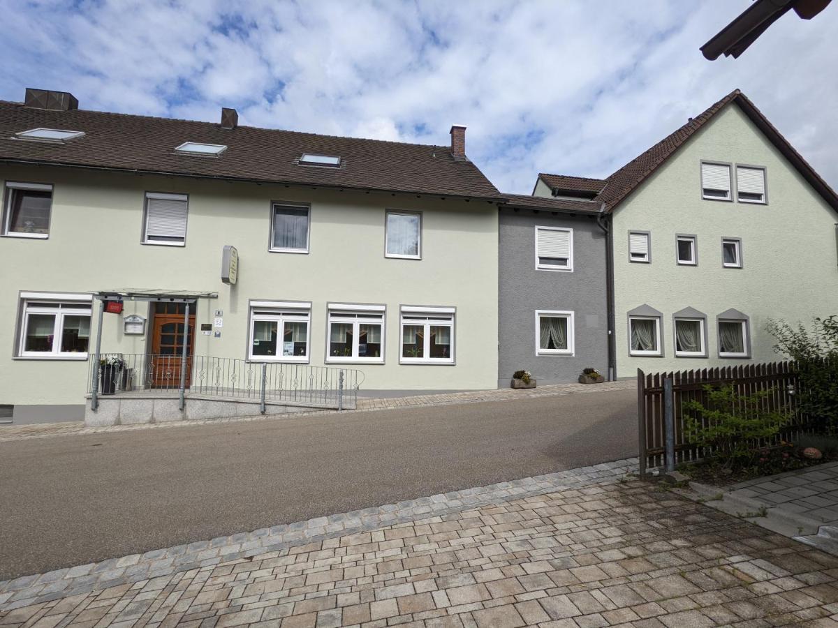 Hotel Zum Schwarzen Baeren Vohenstrauss Exterior foto