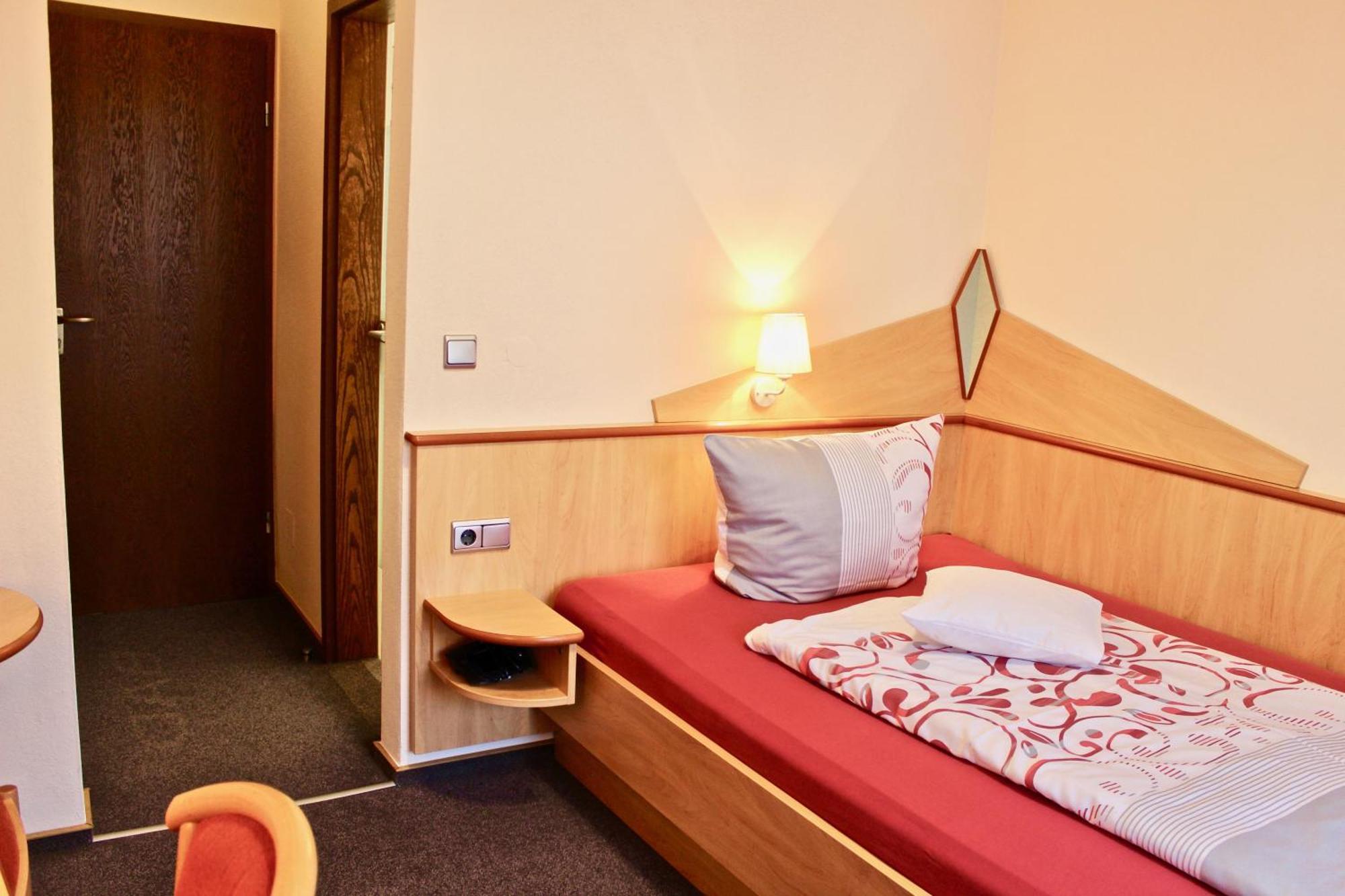 Hotel Zum Schwarzen Baeren Vohenstrauss Exterior foto