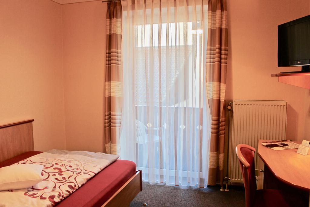 Hotel Zum Schwarzen Baeren Vohenstrauss Exterior foto
