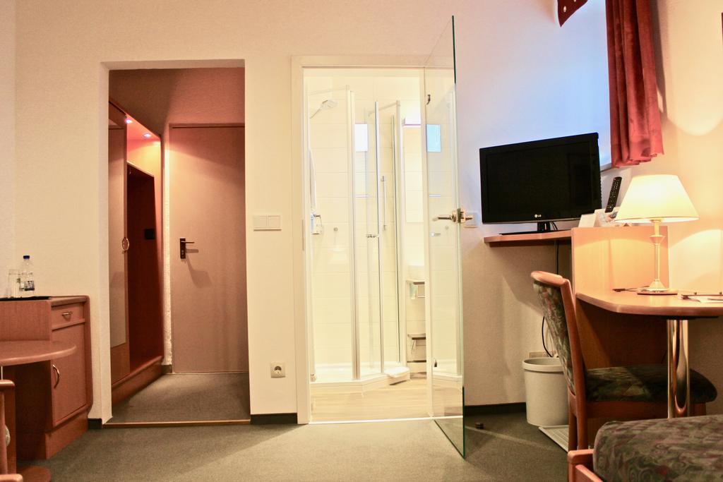 Hotel Zum Schwarzen Baeren Vohenstrauss Exterior foto