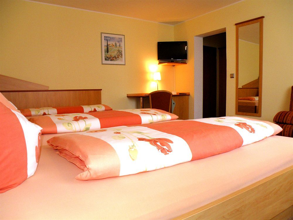 Hotel Zum Schwarzen Baeren Vohenstrauss Exterior foto
