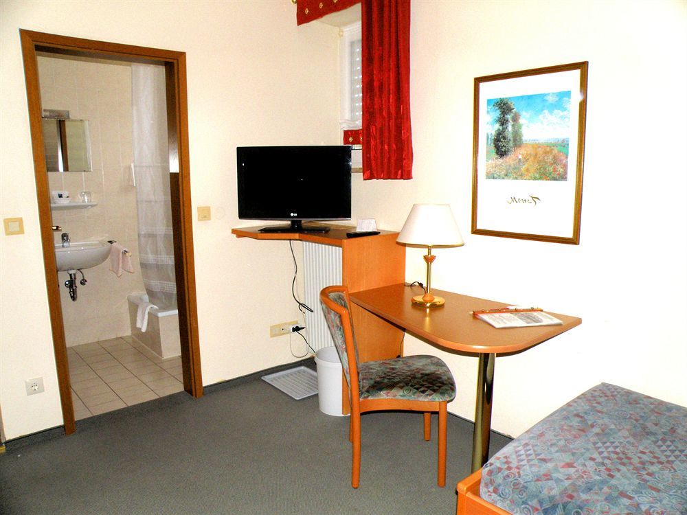 Hotel Zum Schwarzen Baeren Vohenstrauss Exterior foto